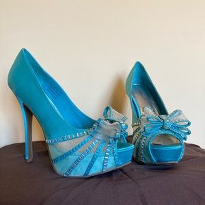 Turquoise Bow Heels Zigi New York size 9